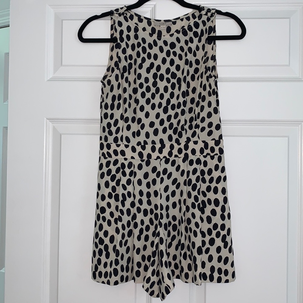 LOFT Romper - Cream with Black Dots - has pockets - Size 0P - Great Condition